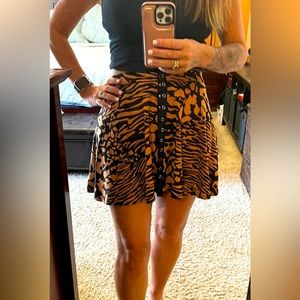 Cute mini skirt  with snap buttons up front